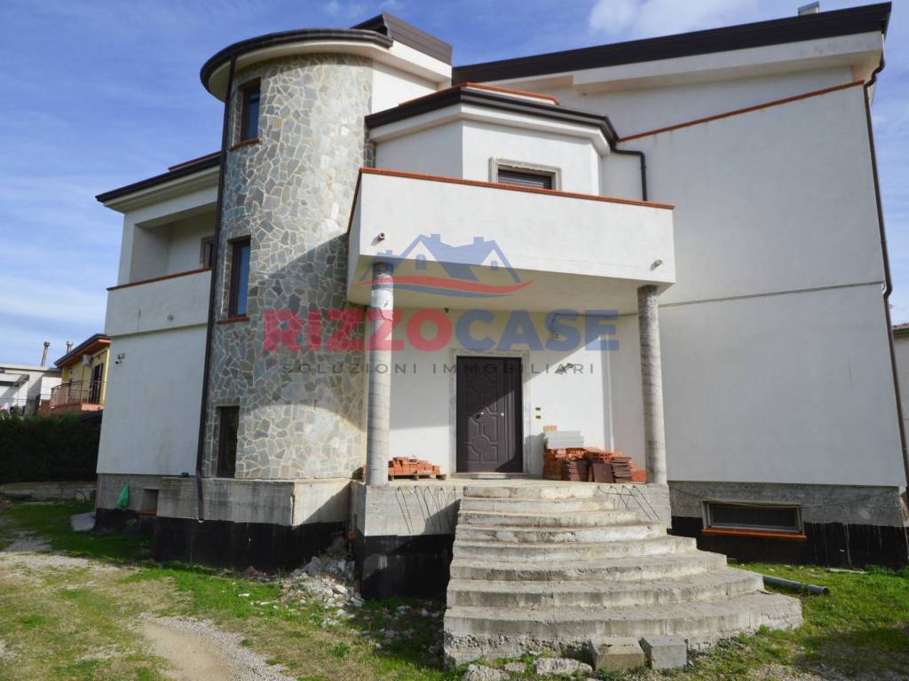 casa indipendente in vendita a Corigliano-Rossano in zona Rossano