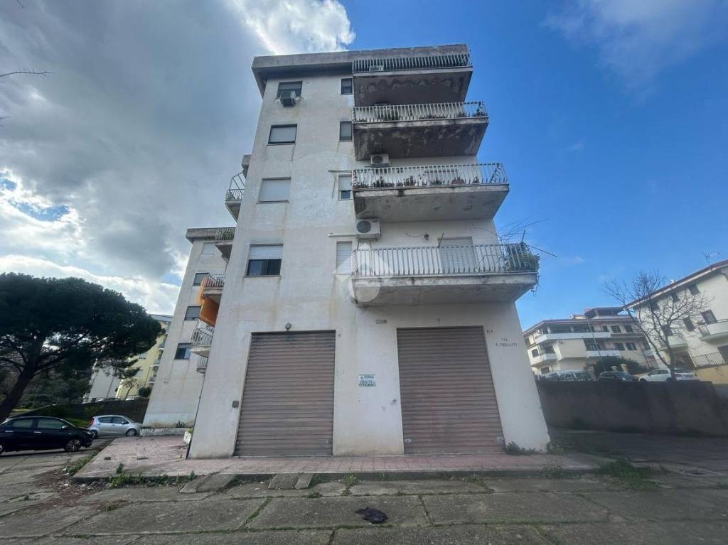 locale commerciale in vendita a Corigliano-Rossano