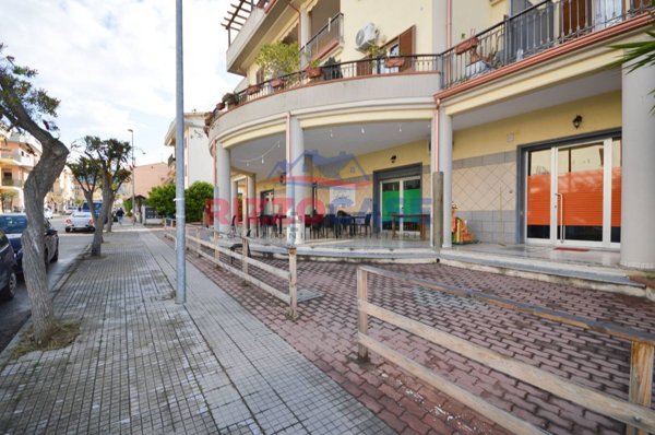 locale commerciale in vendita a Corigliano-Rossano in zona Rossano
