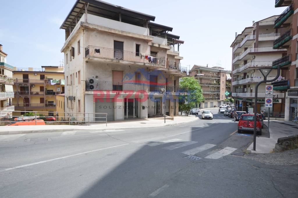 negozio in vendita a Corigliano-Rossano in zona Rossano