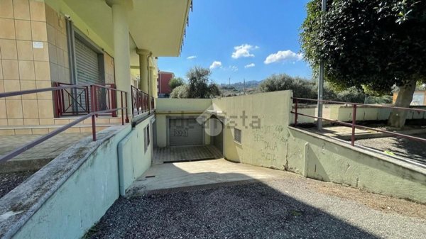 negozio in vendita a Corigliano-Rossano in zona Rossano