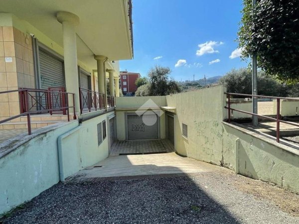 locale commerciale in vendita a Corigliano-Rossano in zona Rossano