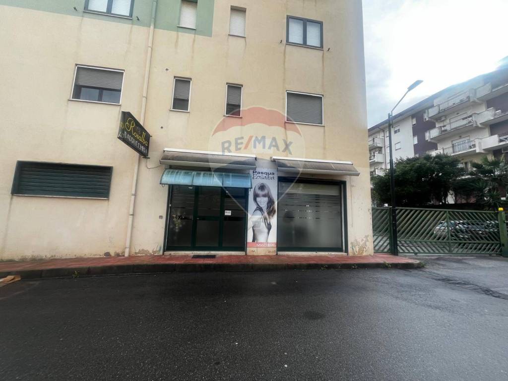 negozio in vendita a Corigliano-Rossano in zona Corigliano Calabro
