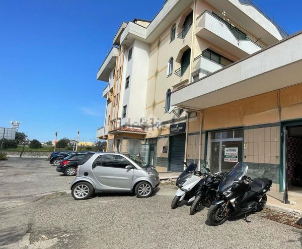 locale di sgombero in vendita a Corigliano-Rossano in zona Rossano