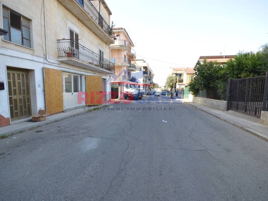 negozio in vendita a Corigliano-Rossano in zona Rossano Stazione