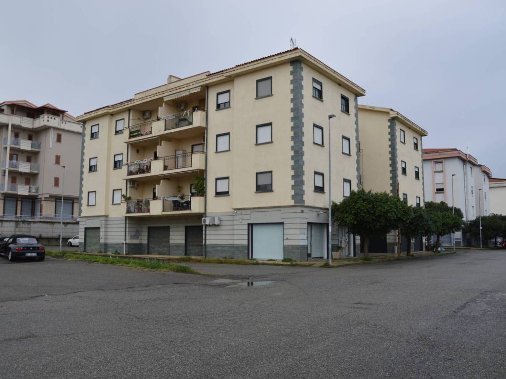 negozio in vendita a Corigliano-Rossano in zona Rossano