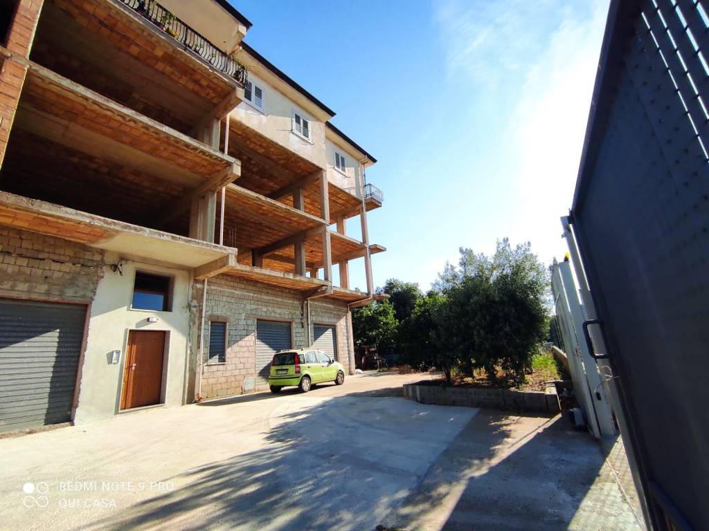 locale commerciale in vendita a Corigliano-Rossano