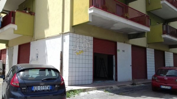 locale commerciale in vendita a Corigliano-Rossano