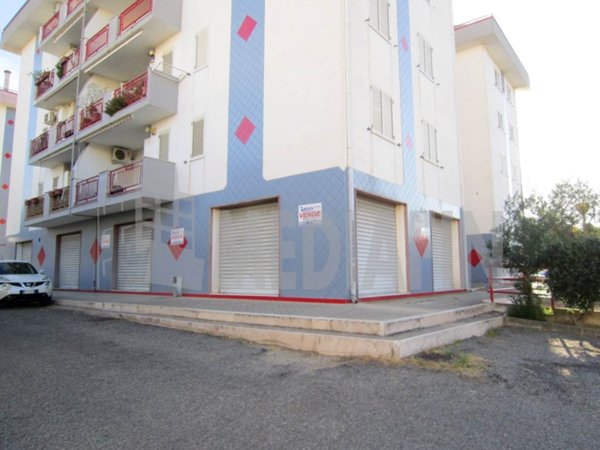 locale di sgombero in vendita a Corigliano-Rossano in zona Rossano