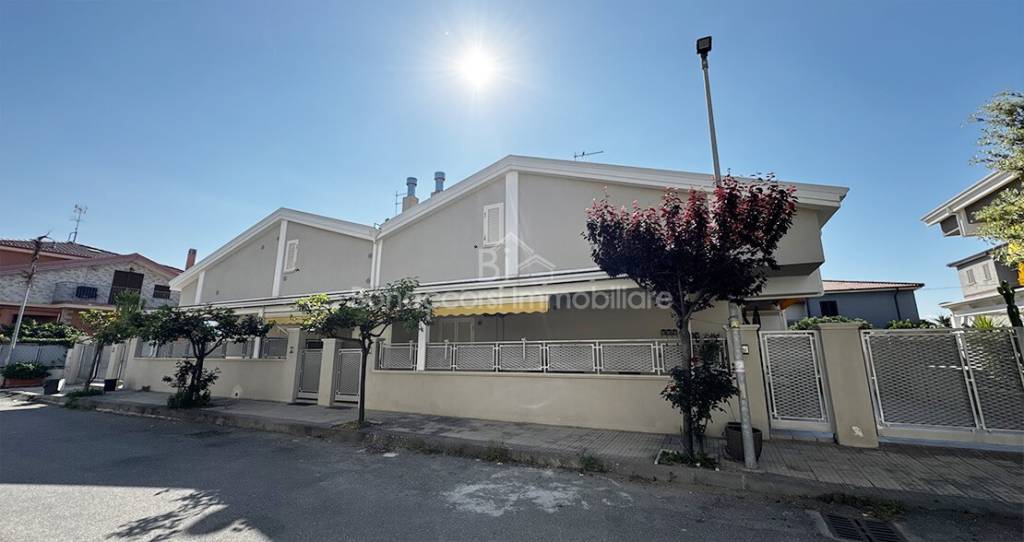 casa indipendente in vendita a Corigliano-Rossano in zona Rossano