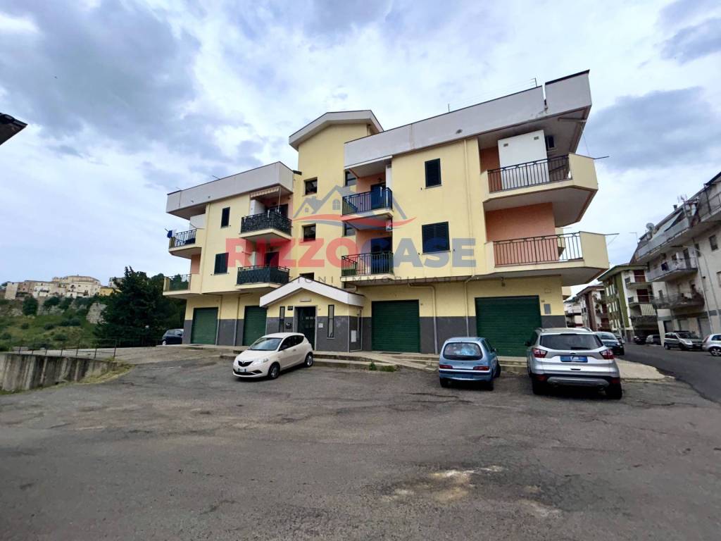 locale di sgombero in vendita a Corigliano-Rossano in zona Rossano