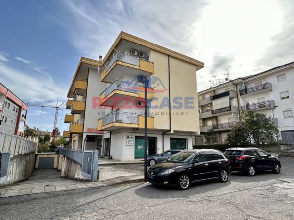 locale commerciale in vendita a Corigliano-Rossano in zona Rossano Stazione