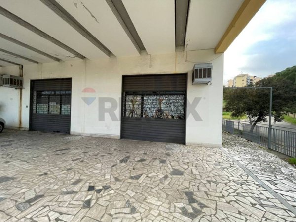 locale commerciale in vendita a Corigliano-Rossano in zona Corigliano Calabro