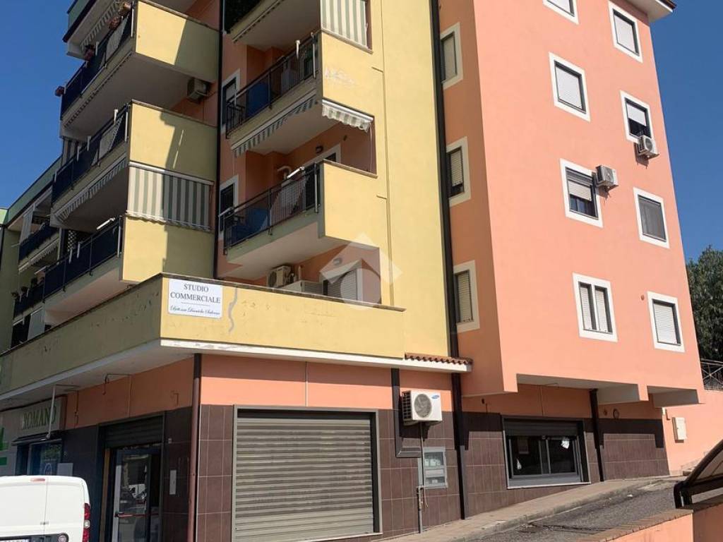 locale commerciale in vendita a Corigliano-Rossano
