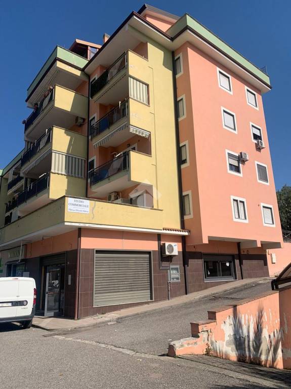 locale commerciale in vendita a Corigliano-Rossano