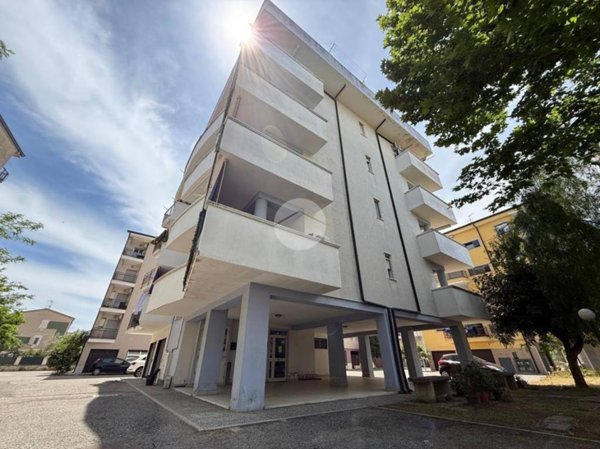 locale di sgombero in vendita a Corigliano-Rossano