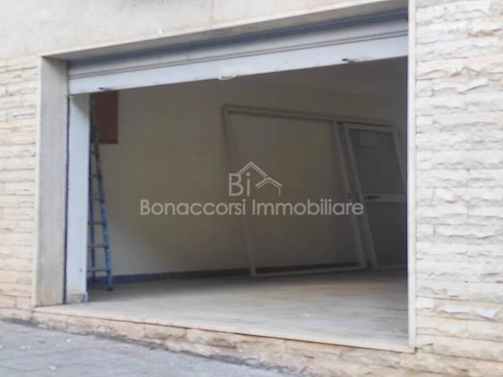 negozio in vendita a Corigliano-Rossano in zona Rossano