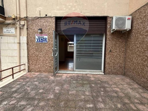 negozio in vendita a Corigliano-Rossano in zona Rossano Stazione