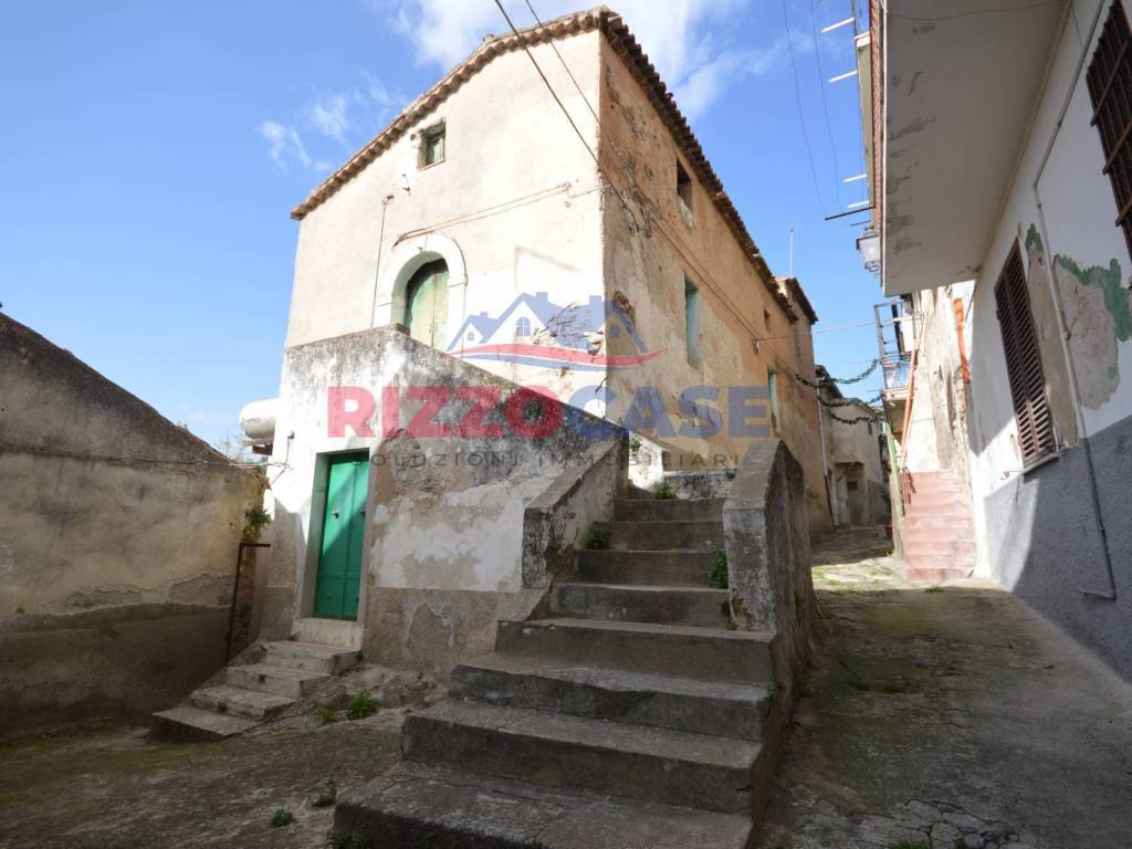 casa semindipendente in vendita a Corigliano-Rossano in zona Rossano