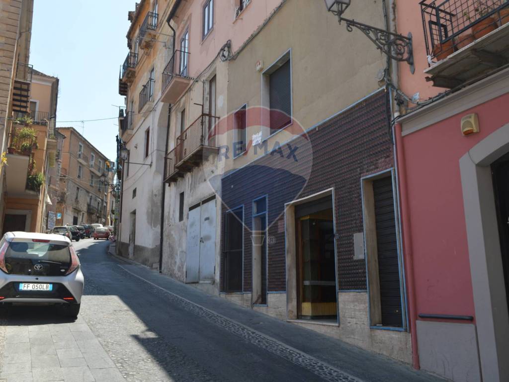 negozio in vendita a Corigliano-Rossano in zona Corigliano Calabro