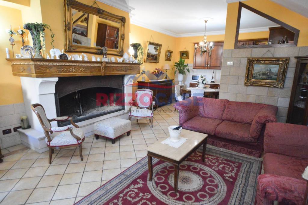 casa indipendente in vendita a Corigliano-Rossano in zona Rossano
