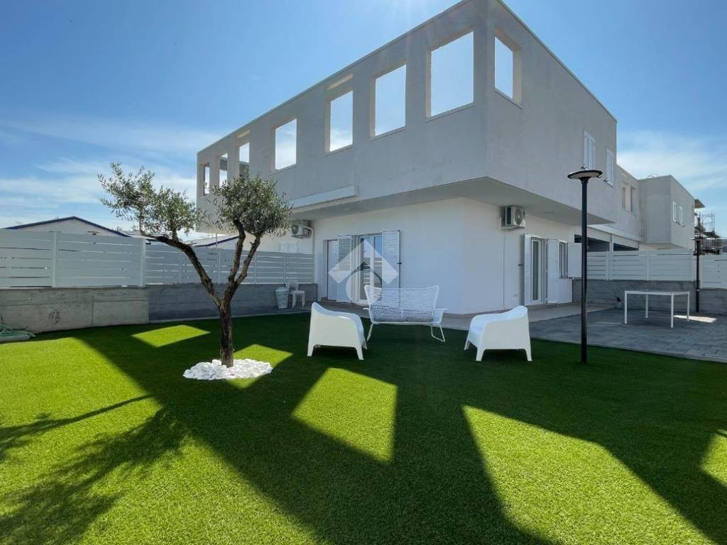 casa indipendente in vendita a Corigliano-Rossano in zona Rossano