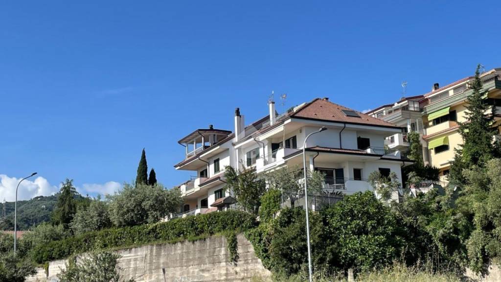 casa indipendente in vendita a Corigliano-Rossano in zona Rossano