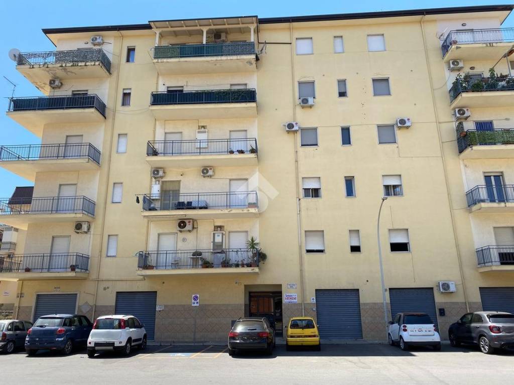 locale commerciale in vendita a Corigliano-Rossano in zona Rossano