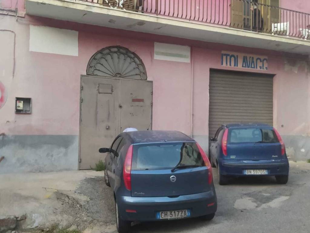 locale di sgombero in vendita a Corigliano-Rossano in zona Corigliano Calabro