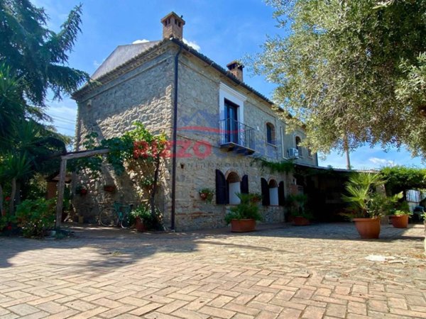casa indipendente in vendita a Corigliano-Rossano in zona Rossano