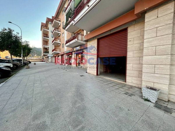 negozio in vendita a Corigliano-Rossano in zona Rossano Stazione
