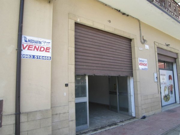 locale commerciale in vendita a Corigliano-Rossano in zona Corigliano Calabro