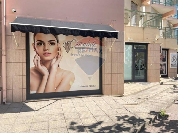 negozio in vendita a Corigliano-Rossano in zona Corigliano Calabro