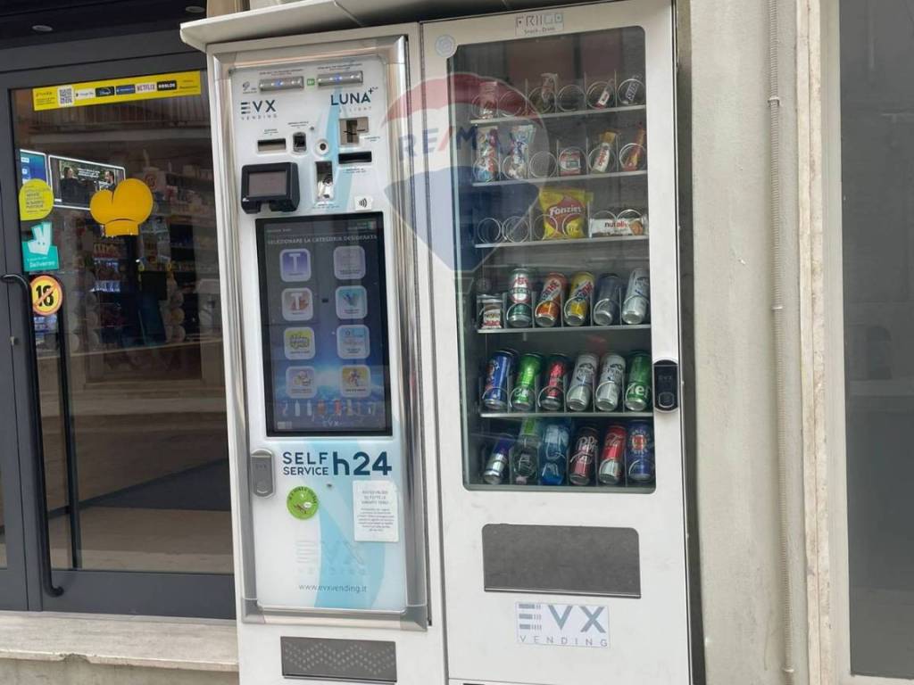 negozio in vendita a Corigliano-Rossano in zona Corigliano Calabro