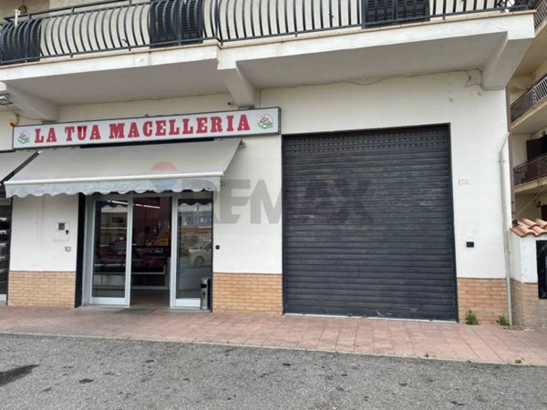 locale commerciale in vendita a Corigliano-Rossano in zona Corigliano Calabro
