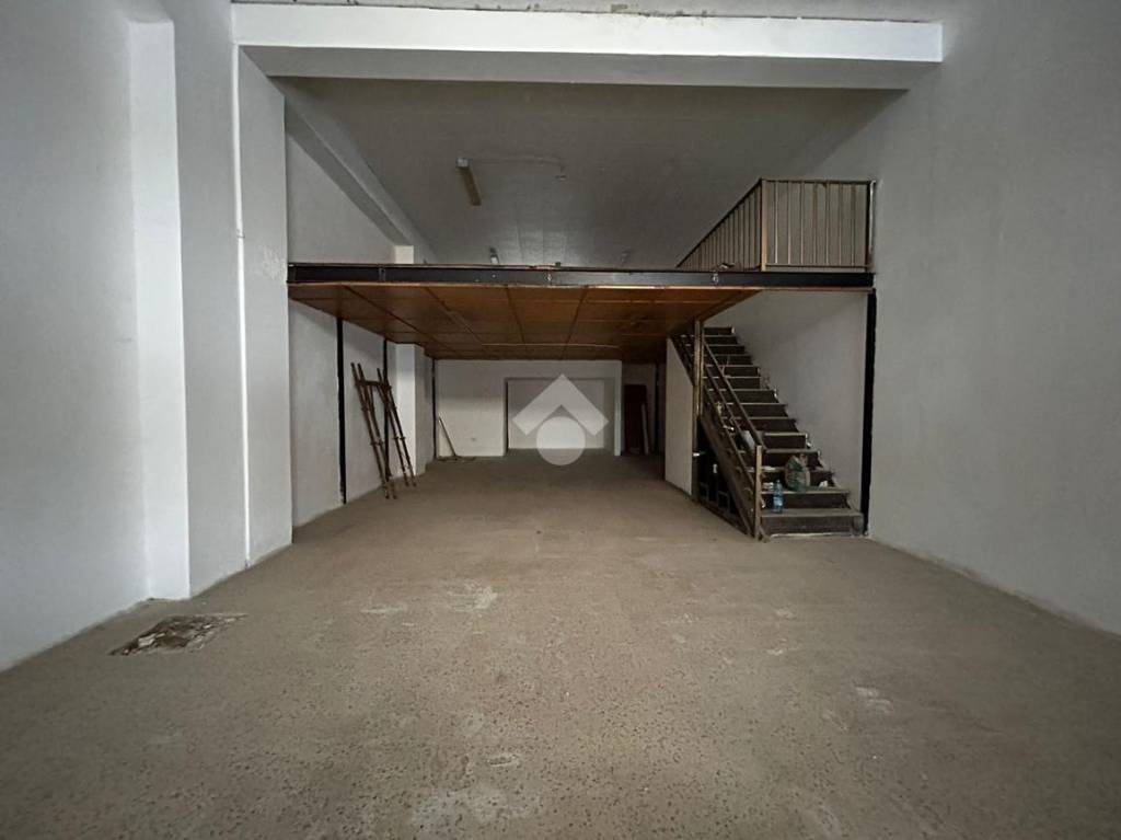 locale commerciale in vendita a Corigliano-Rossano