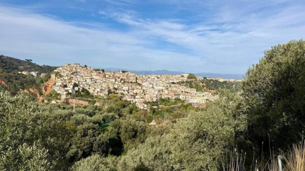 terreno agricolo in vendita a Corigliano-Rossano in zona Rossano