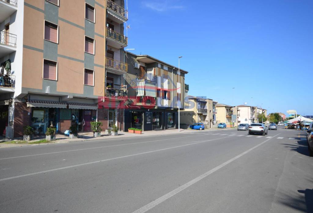 negozio in vendita a Corigliano-Rossano in zona Rossano