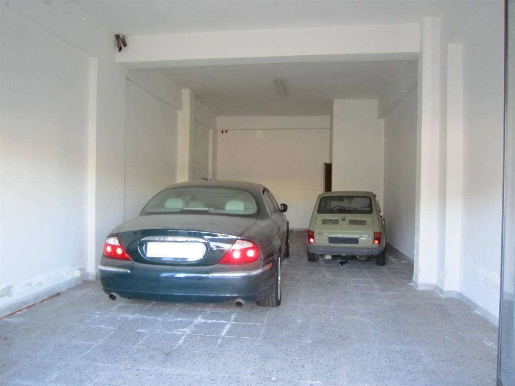 locale di sgombero in vendita a Corigliano-Rossano in zona Rossano