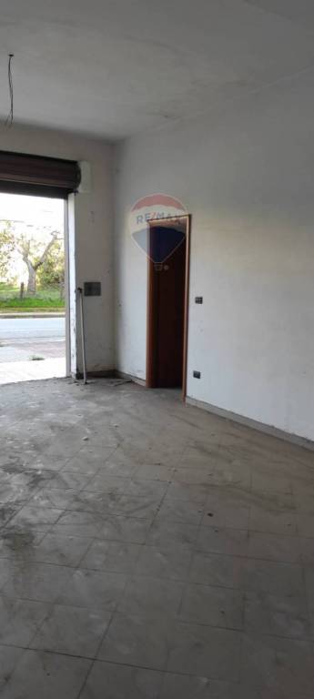 negozio in vendita a Corigliano-Rossano in zona Corigliano Calabro