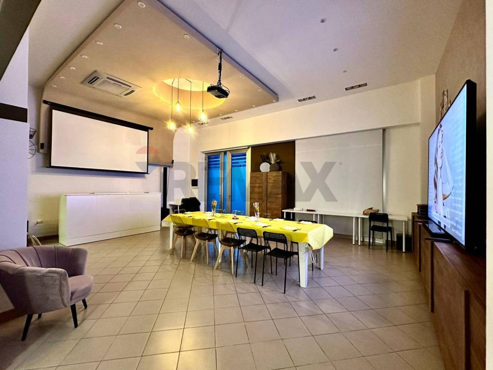 locale commerciale in vendita a Corigliano-Rossano in zona Corigliano Calabro