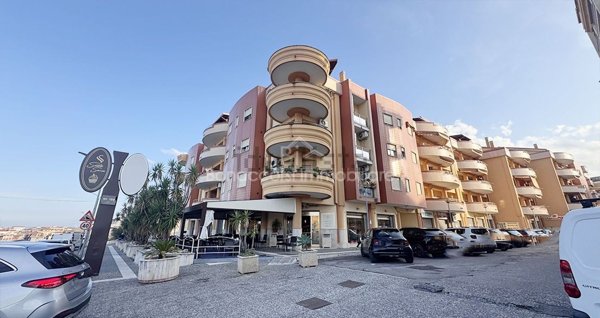 locale commerciale in vendita a Corigliano-Rossano in zona Rossano