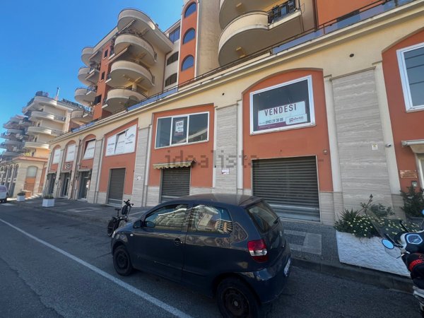 locale di sgombero in vendita a Corigliano-Rossano in zona Rossano