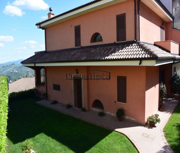 casa indipendente in vendita a Corigliano-Rossano in zona Rossano