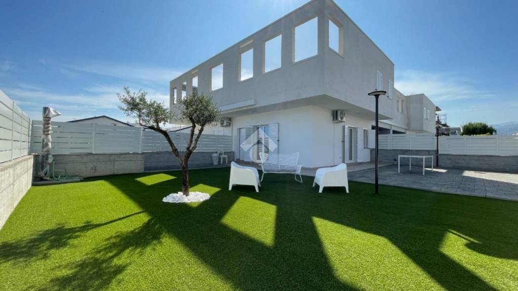 casa indipendente in vendita a Corigliano-Rossano in zona Rossano