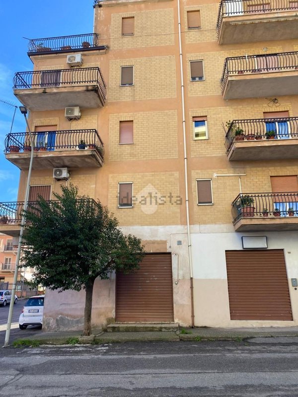 locale di sgombero in vendita a Corigliano-Rossano in zona Rossano