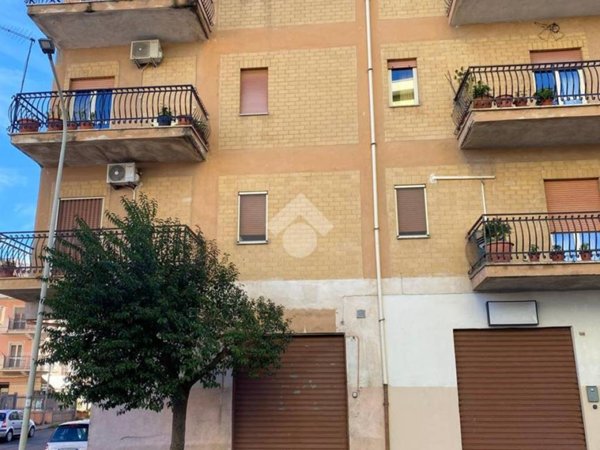 locale commerciale in vendita a Corigliano-Rossano in zona Rossano Stazione