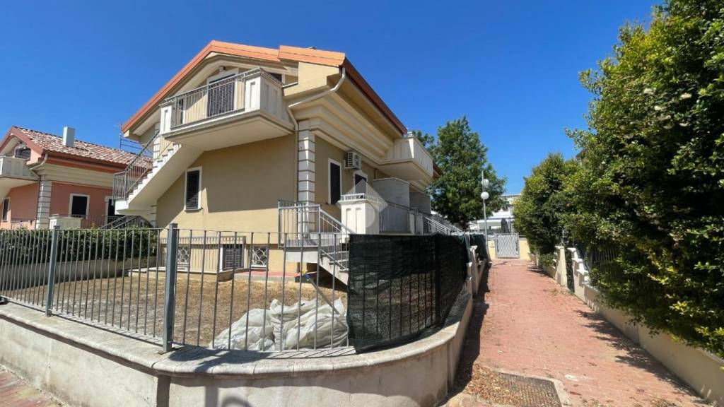 casa indipendente in vendita a Corigliano-Rossano in zona Rossano