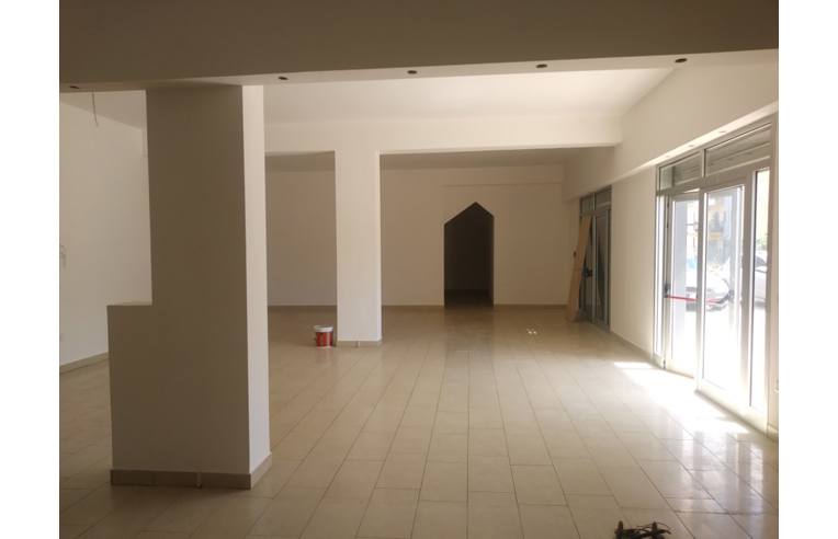 locale commerciale in vendita a Corigliano-Rossano