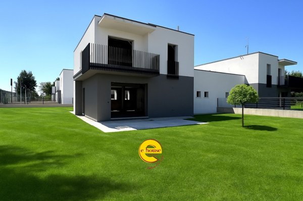 casa indipendente in vendita a Corigliano-Rossano in zona Rossano